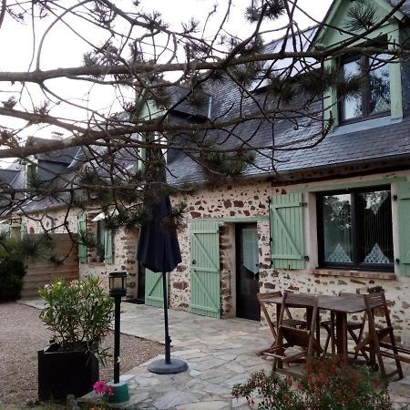 Chambre D Hote La Roussiere Saint-Ouen-Des-Toits Esterno foto