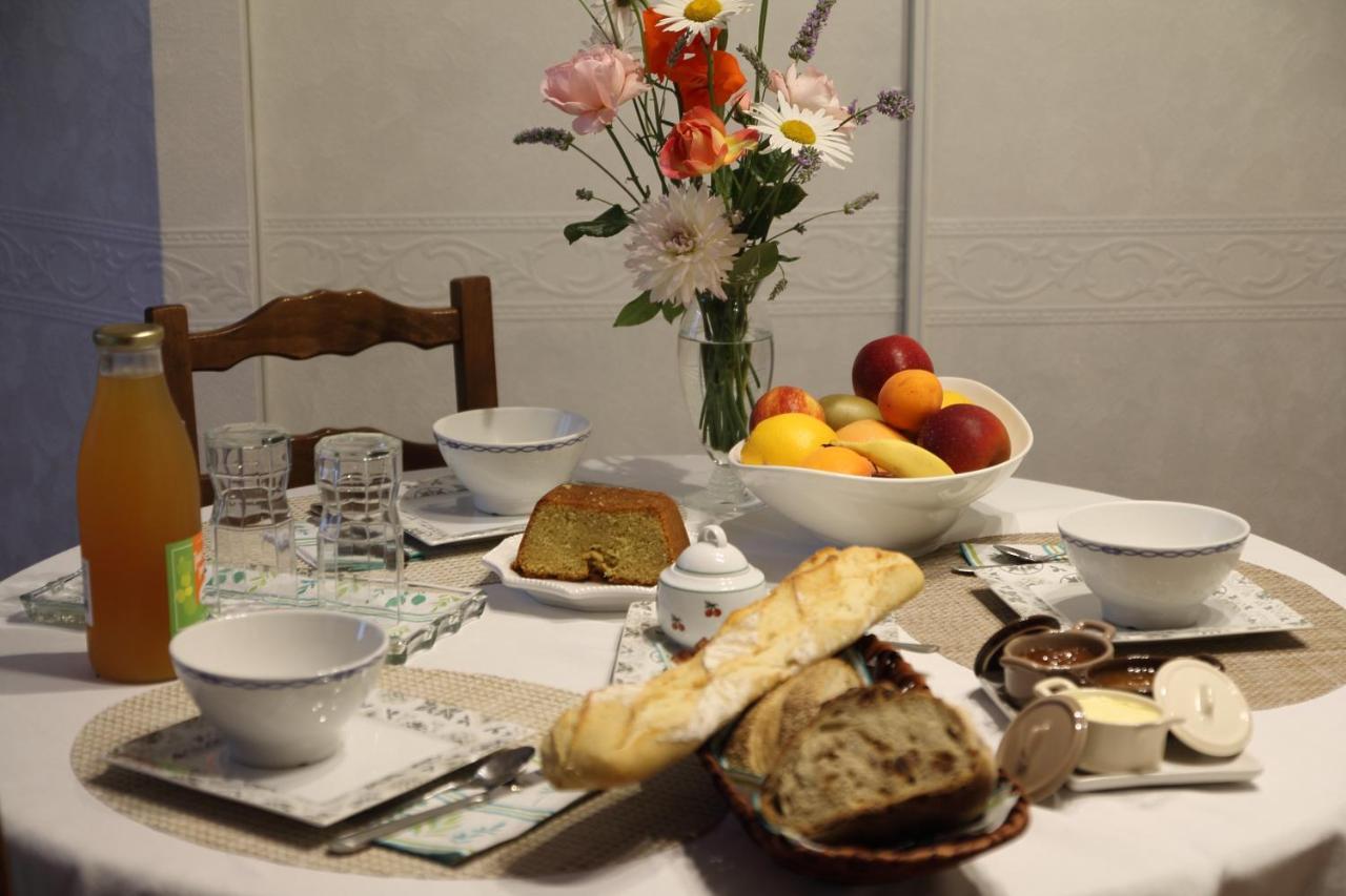 Chambre D Hote La Roussiere Saint-Ouen-Des-Toits Esterno foto