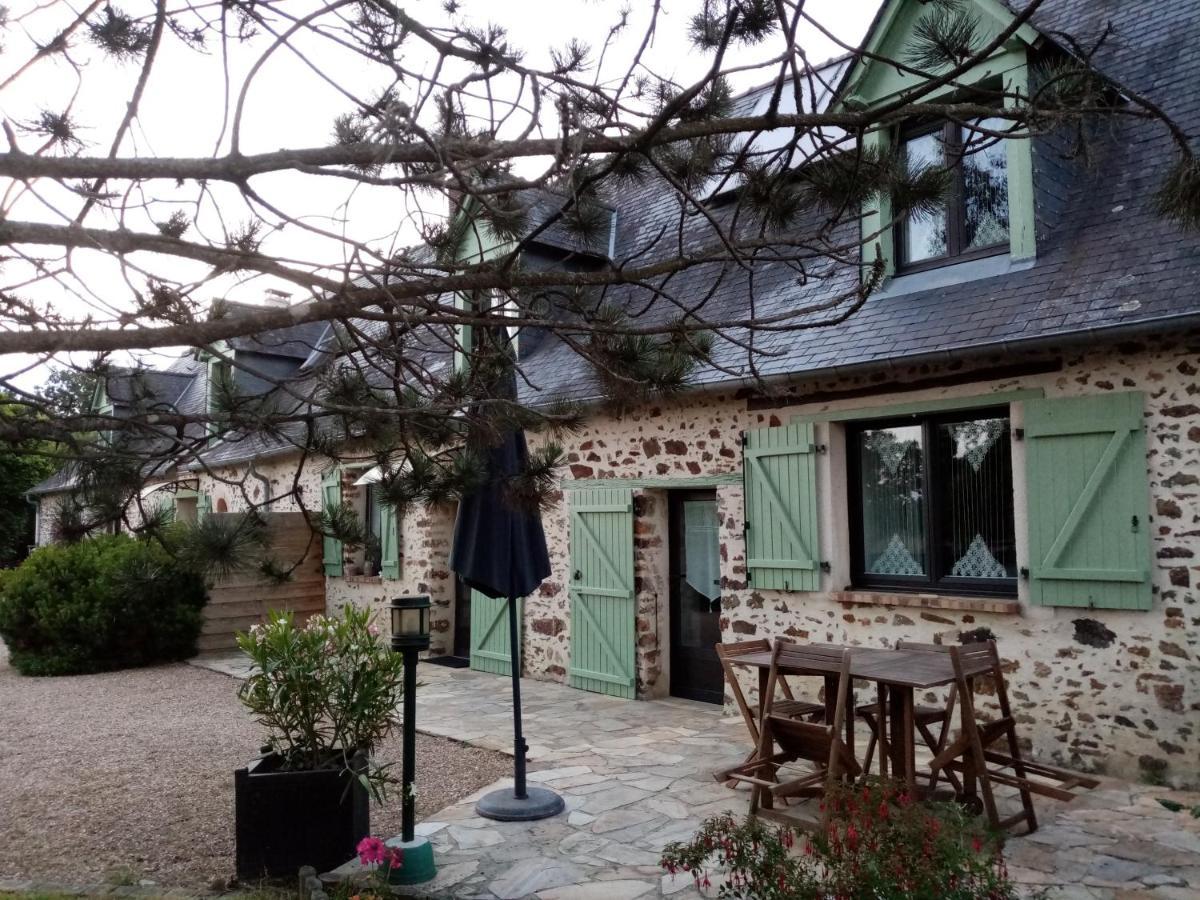 Chambre D Hote La Roussiere Saint-Ouen-Des-Toits Esterno foto